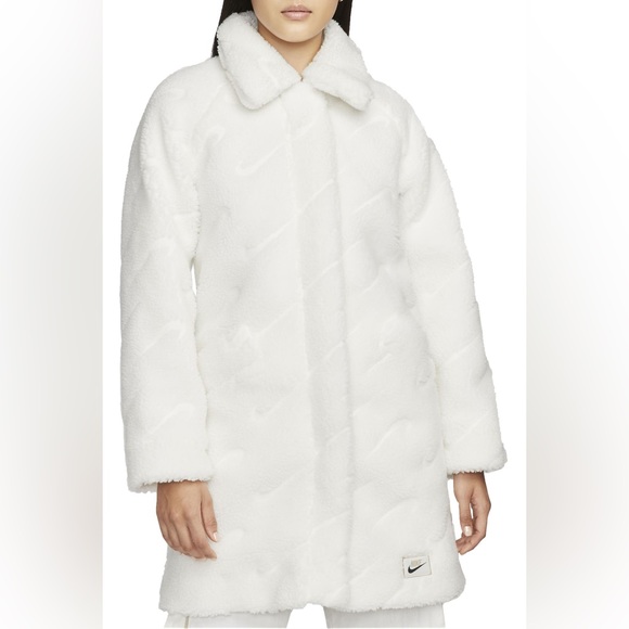 Nike Women’s Loose Fit Sherpa White Coat - Picture 2 of 16